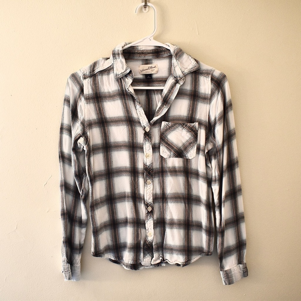 2/$15 XS- Universal Thread Woman's Super‎ Soft Flannel Top White and Blue
